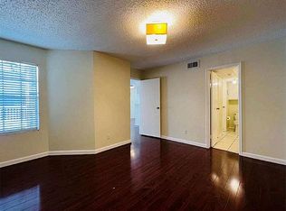 12660 Ashford Point Dr APT 410, Houston, TX 77082