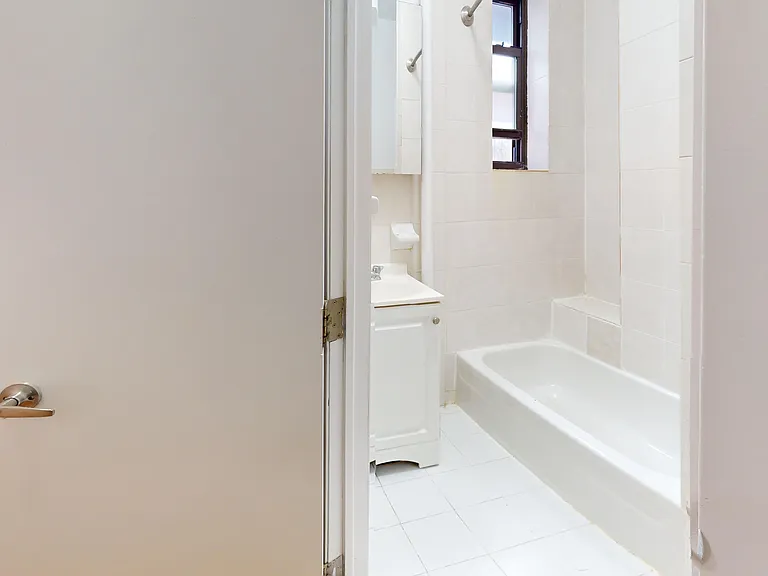 405 W 50th St #4C — Photo 9