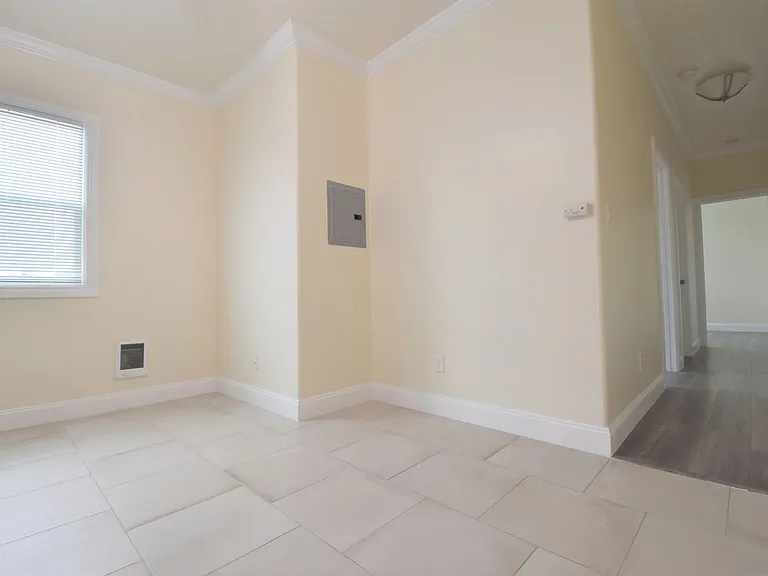 Los Robles Apartments — Photo 24