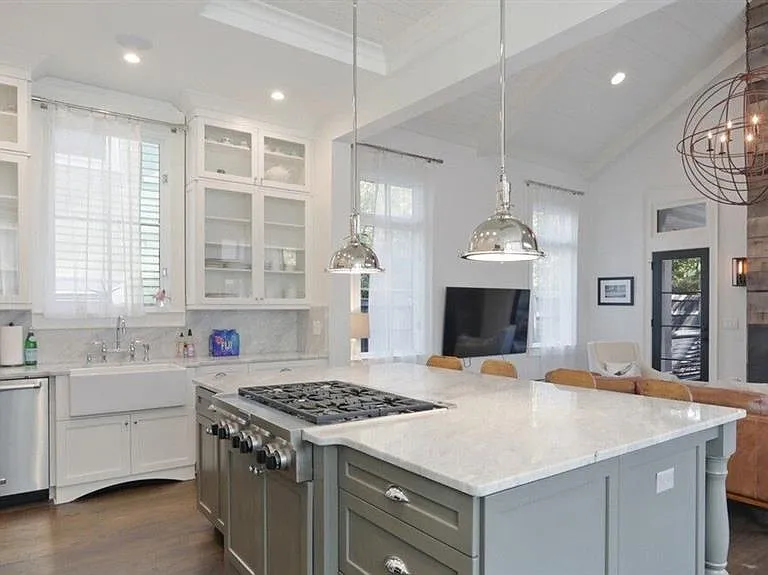 1013 Euclid Ave NE — Photo 9