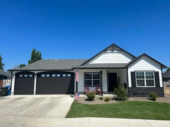 972 Stonewater Dr, Eagle Point, OR 97524