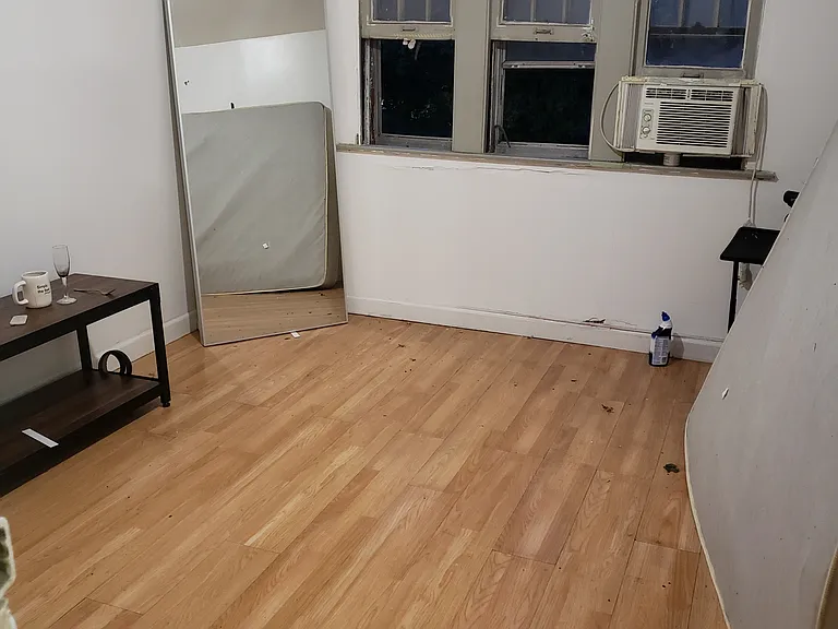 10147 S Yale Ave — Photo 3