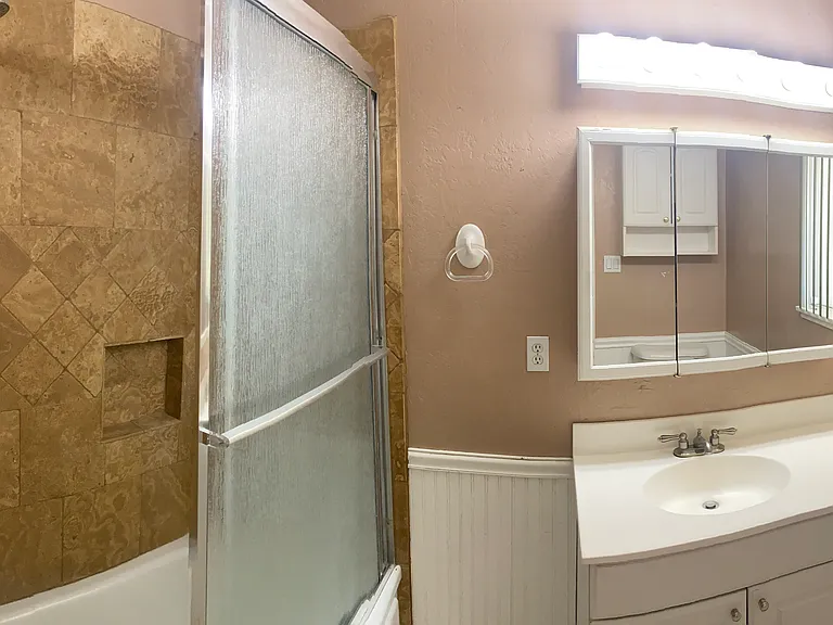 1427 Boyden Ave — Photo 8