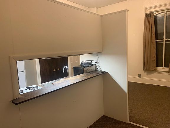 5th image of 401 W Jackson St #3