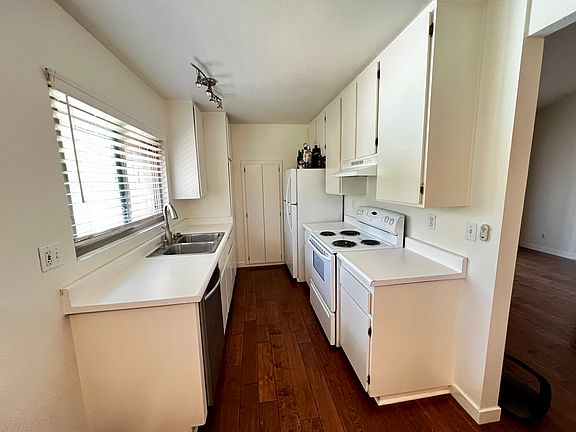 2nd image of 960 E Bonita Ave Unit 142
