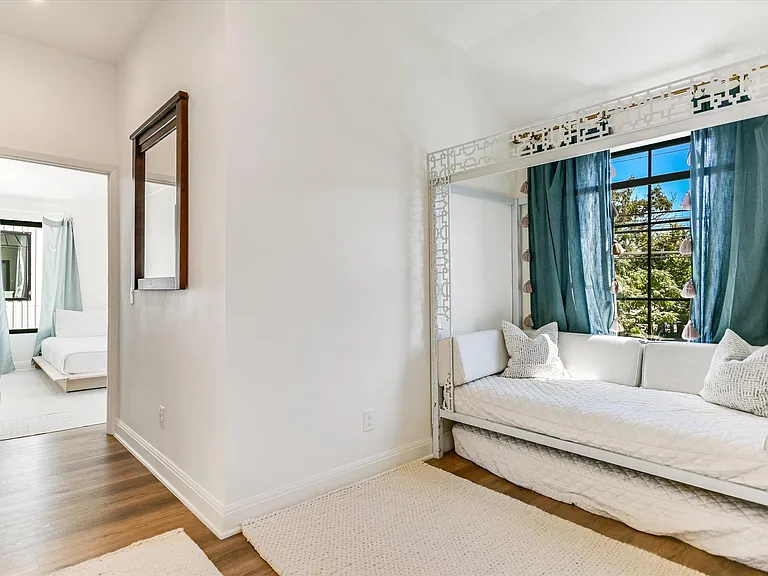 1300 Navasota St — Photo 10