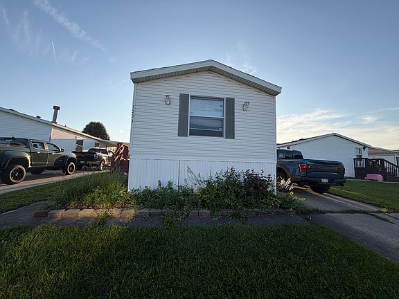 2nd image of 1221 Hazel Nut Ln