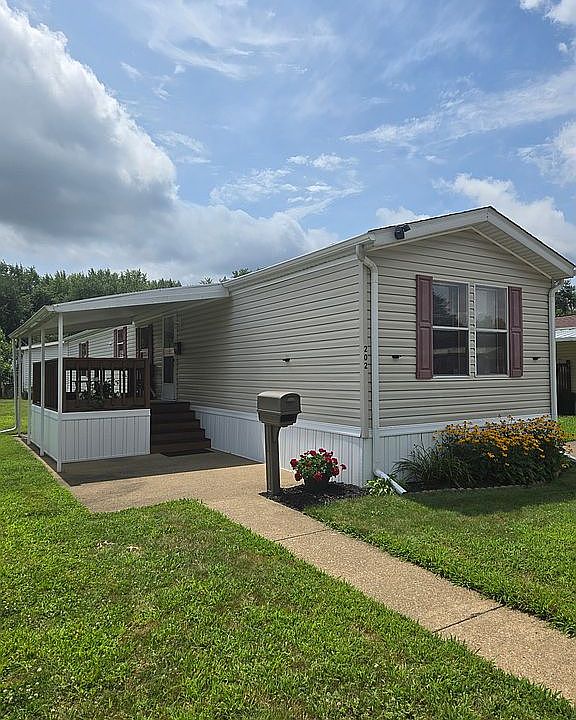 1st image of 202 Port Ln SE