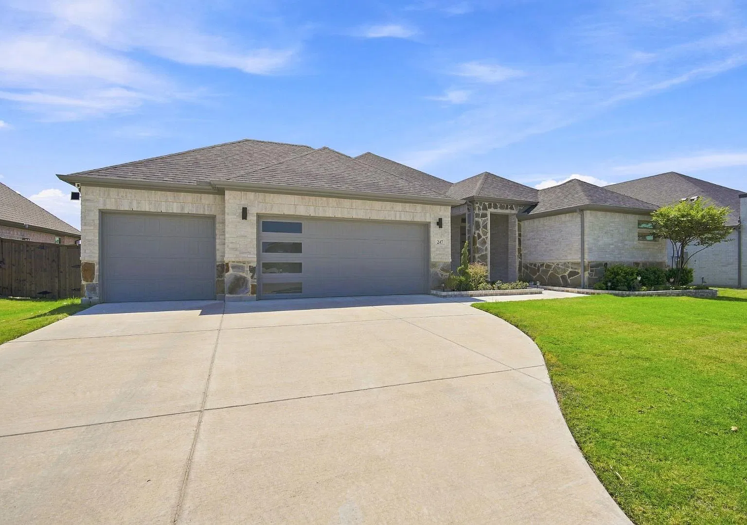 247 Half Moon Dr — Photo 4