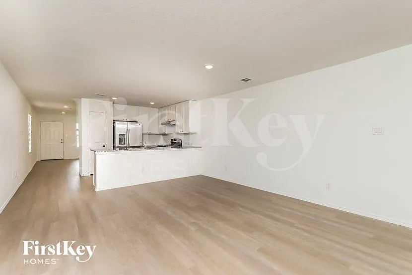 4 bed, 2.0 bath, 1627 sqft, $1,510 — Photo 4