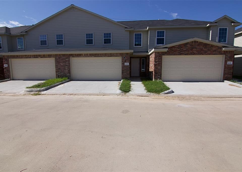 1st image of 11907 Clifton Oaks Dr