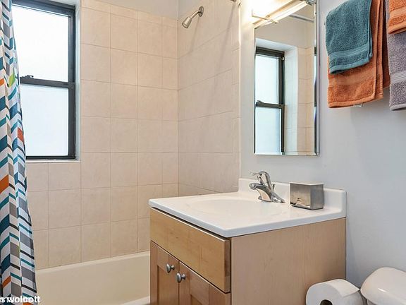4th image of 7017 N Wolcott Ave #1121