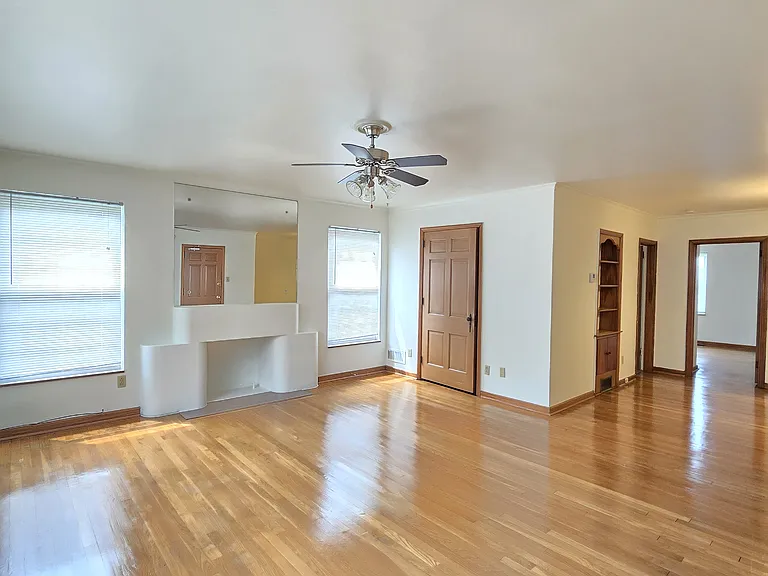 1071 S Cassingham Rd — Photo 8