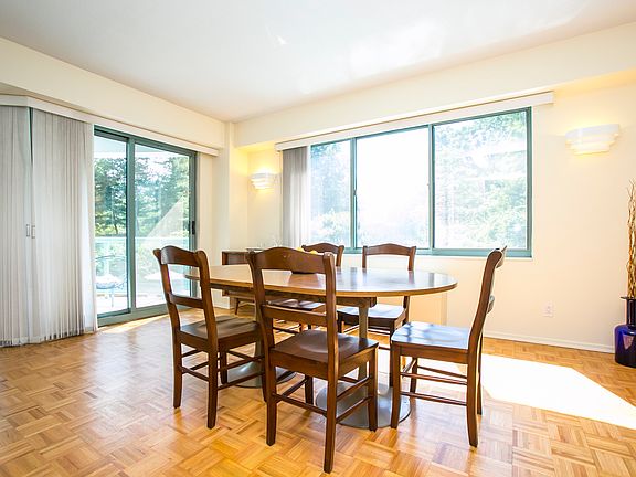 3rd image of 609 W So Orange Ave #5S