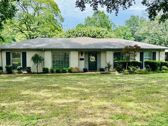 2nd image of 9 Lakeside Ln