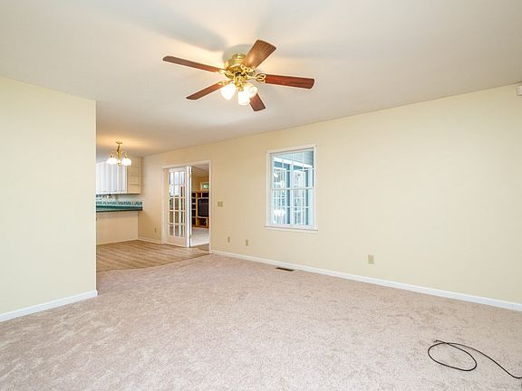 4th image of 764 Woodland Dr