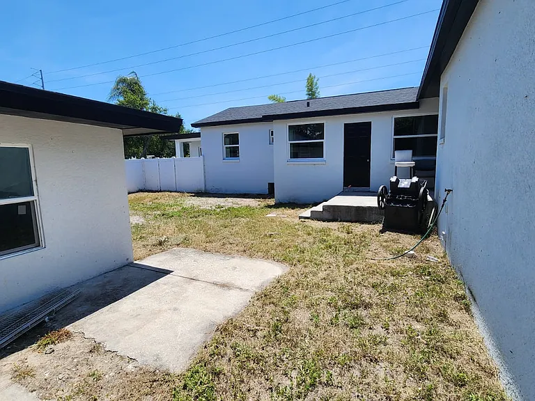 604 Lexington St — Photo 32