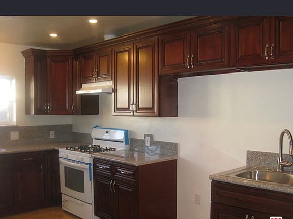 4th image of 1530 Glenville Dr