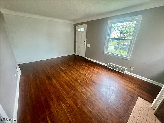 5th image of 11919 Marne Ave