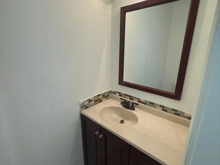 603 Bainbridge Dr — Photo 5
