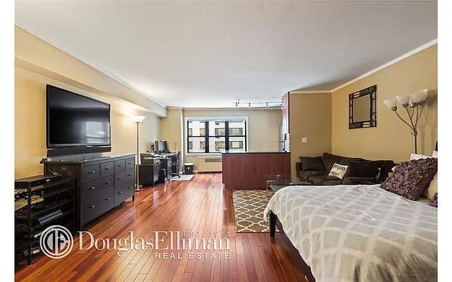 Sold by Douglas Elliman | media 14