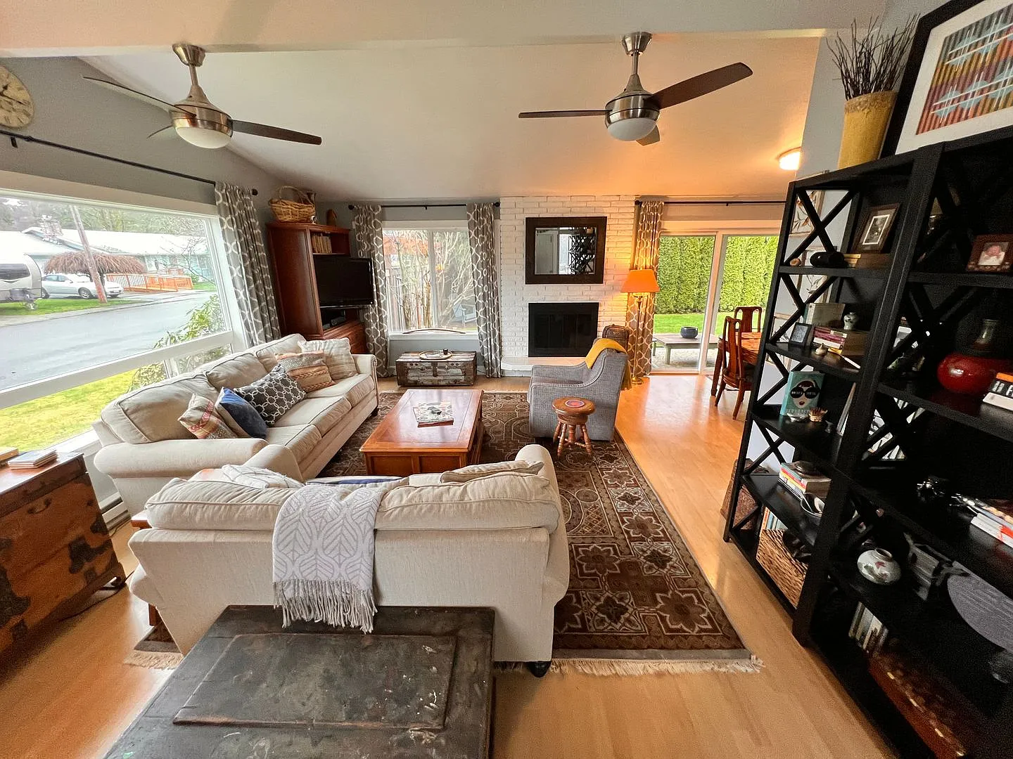 Charming Rambler 2-Bed/1-Bath/Fence backyard/1 car garage Available Sept. 9th! — Photo 3