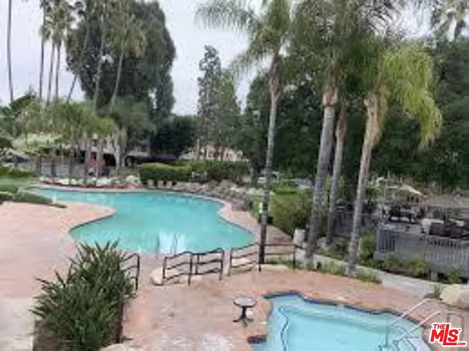 1 bed, 1.0 bath, 690 sqft, $2,495 — Photo 2
