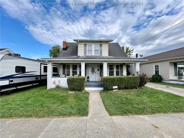 2818 Virginia Ave, Hurricane, WV 25526