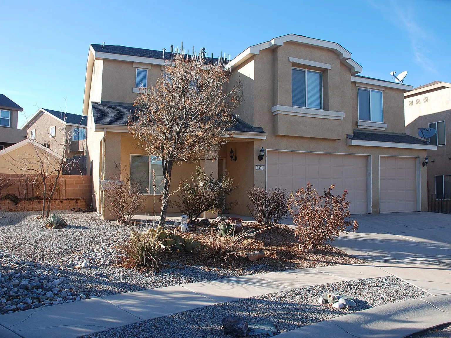 5 bed, 2.5 bath, 3116 sqft, $2,400 — Photo 2