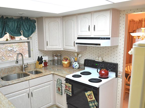 4th image of 158 W Hanover Ave