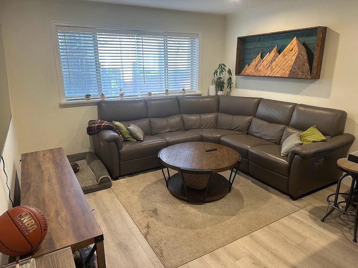 1421 N Pearl St — Photo 3