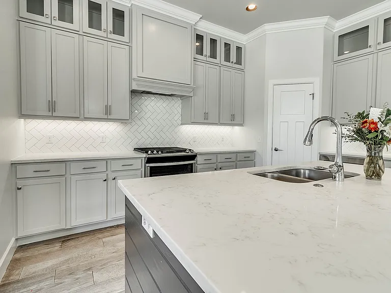 5616 Saint James Pl — Photo 7