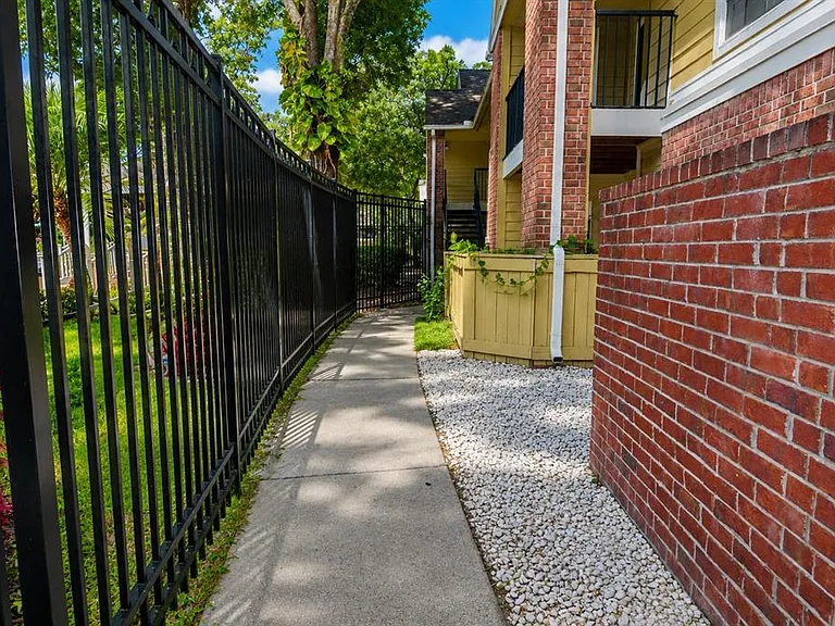 8643 Mallard Reserve Dr #104 — Photo 3