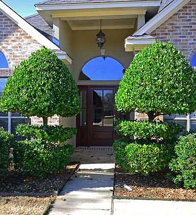 3rd image of 1713 Castlewood Dr