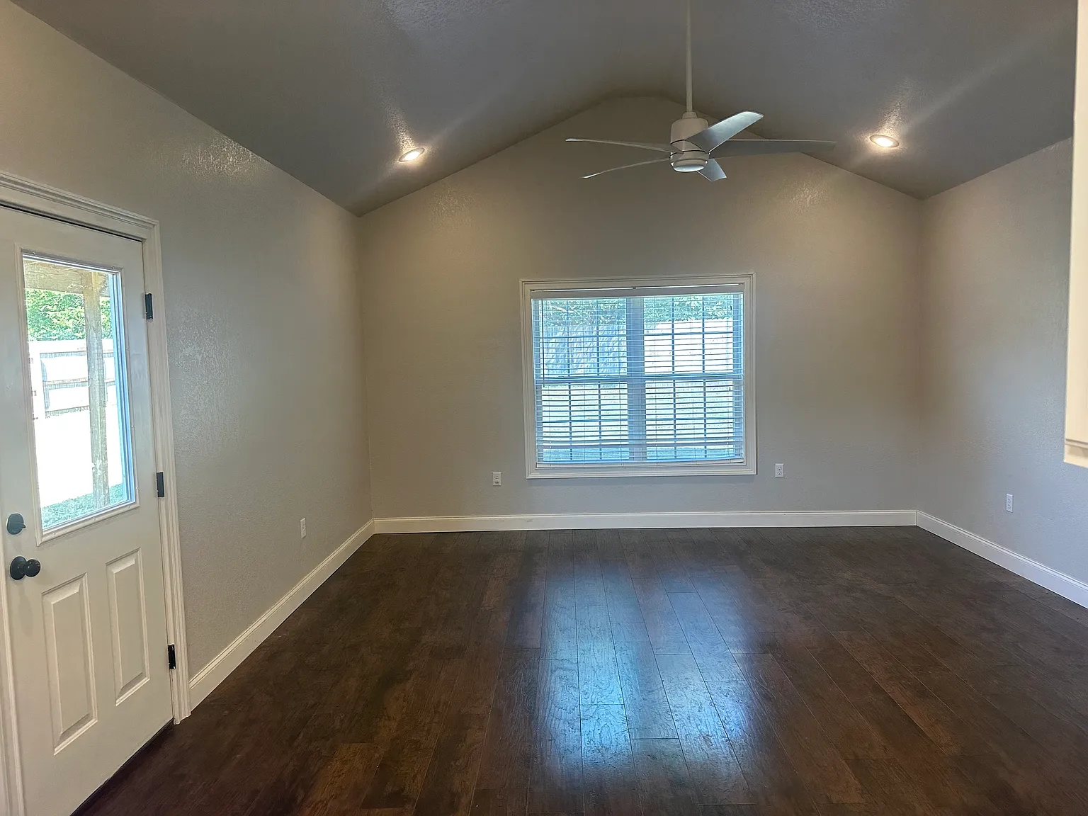 3 bed, 1500 sqft, $1,800 — Photo 4