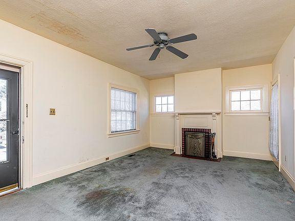 5th image of 28 Richmond Ave #B