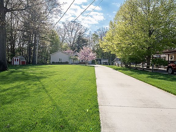 2nd image of 155 N 6th Ave
