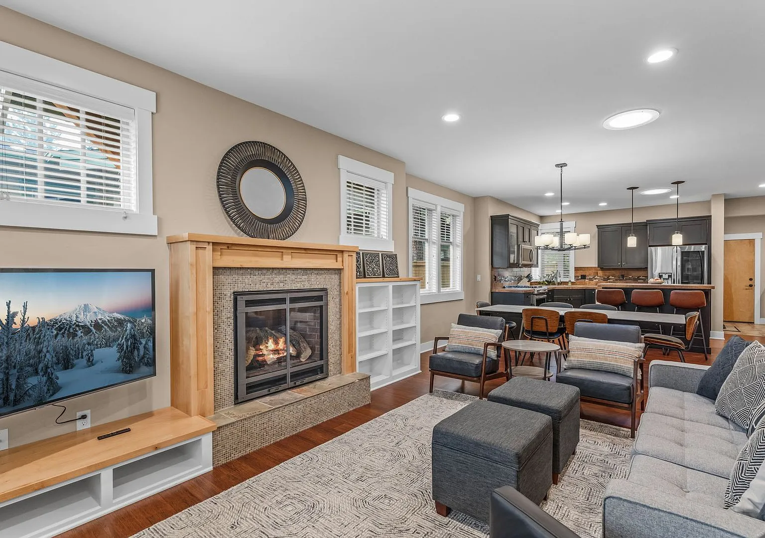 Grand Northwest Crossing Home. Fully furnished monthly rental. Walk to Compass Park. All Utilitie... — Photo 4