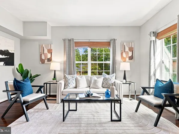 2912 17th St S APT 302, Arlington, VA 22204