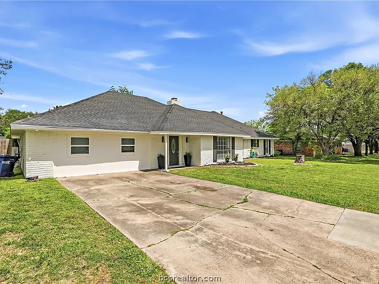 1405 Lawyer St — Photo 2
