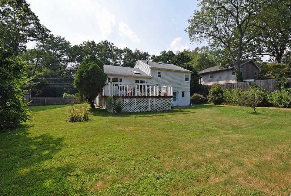2nd image of 1126 Glen Cove Ave