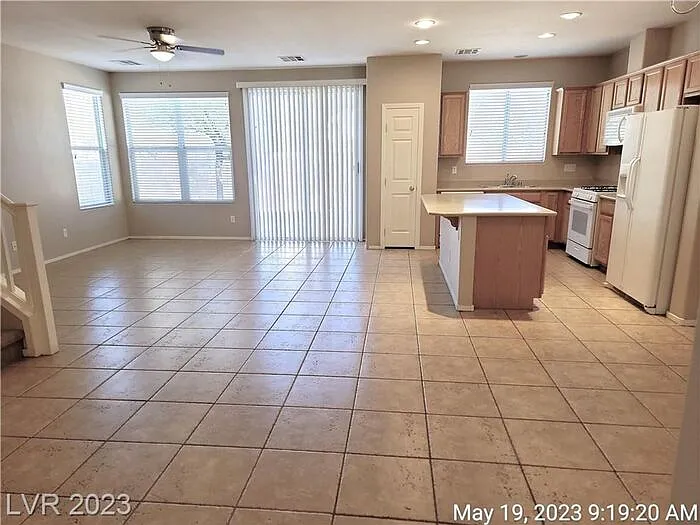 3 bed, 2.5 bath, 2065 sqft, $2,095 — Photo 3