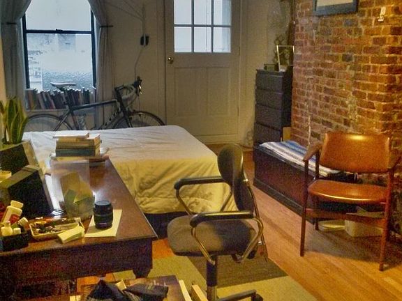 4th image of 204 Livingston St APT 4