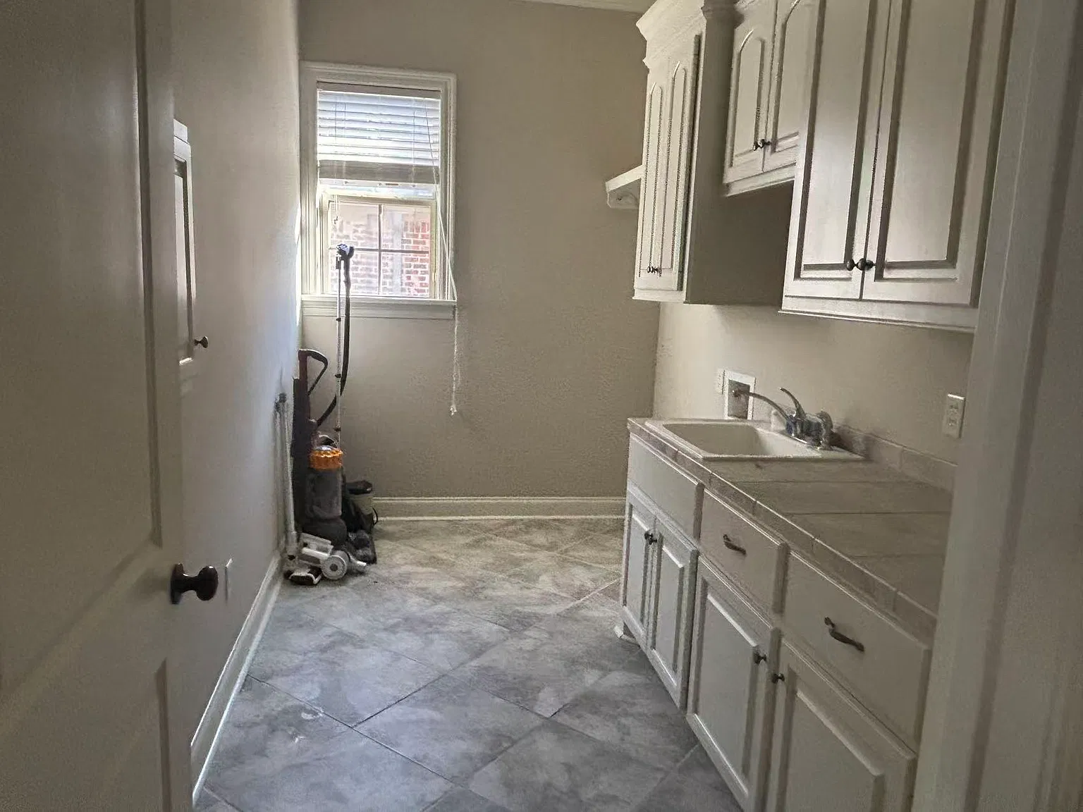 4 bed, 3284 sqft, $3,500 — Photo 4