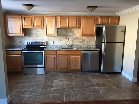 3rd image of 90 Vineyard Ave APT 6
