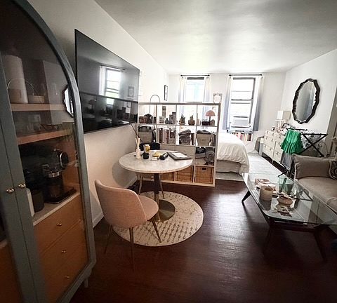 4th image of 30 E 22nd St APT 5A