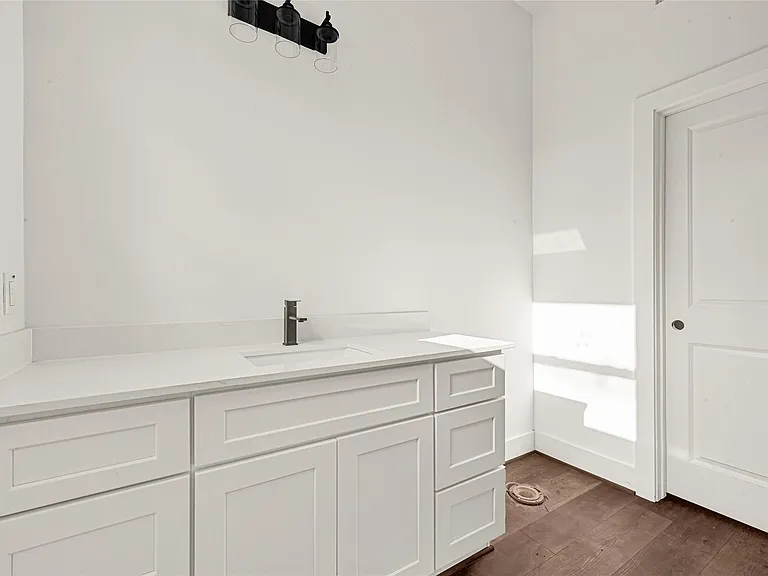 418 Clinton Park St #1 — Photo 14