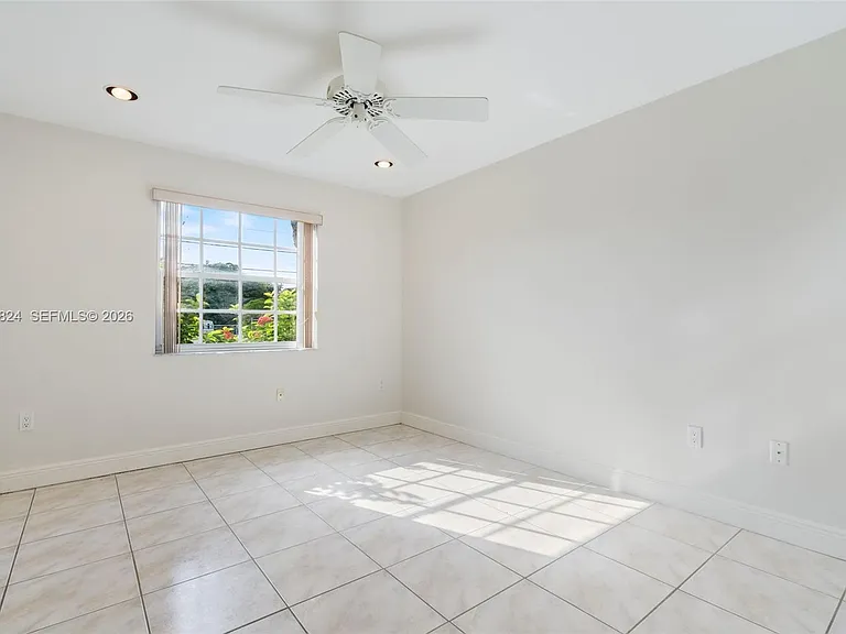 16035 SW 173rd Ave — Photo 10
