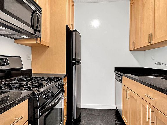 2nd image of 247 W 87th St APT 12H