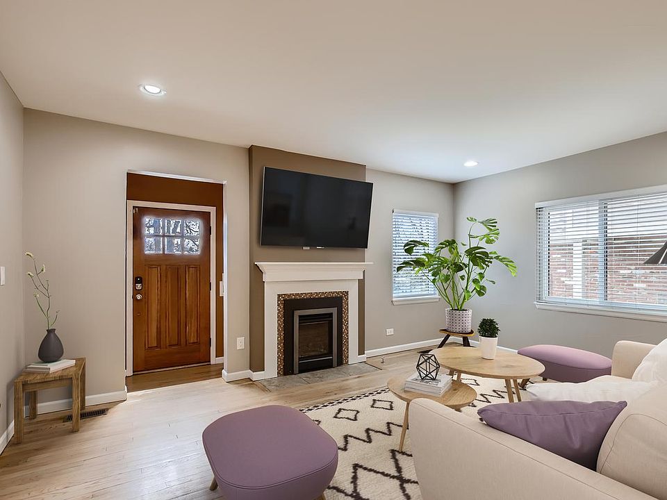 Furnished common areas! (Actual furniture will vary)